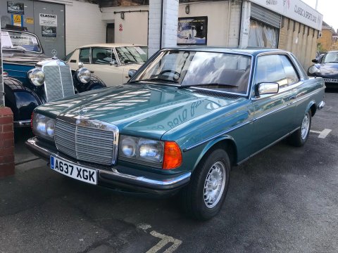 Mercedes-Benz W123 230 CE Pillarless Coupe 76