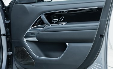 Land Rover Range Rover P530 Autobiography 24