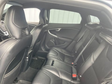 Volvo V40 2.0 T2 R-Design Pro Euro 6 (s/s) 5dr 39