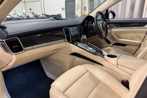 Porsche Panamera TURBO PDK 18