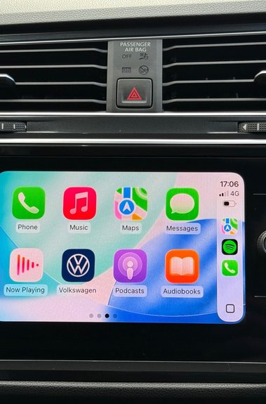 Volkswagen Tiguan R-LINE TDI DSG - RARE LEATHER INTERIOR - APPLE CAR PLAY -CAMERA 