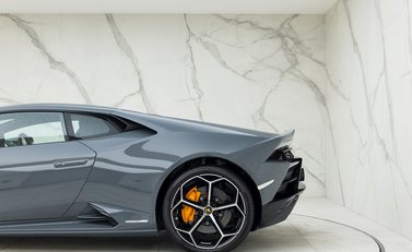 Lamborghini Huracan LP640-4 EVO 22