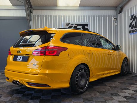 Ford Focus 2.0T EcoBoost ST-3 Estate 5dr Petrol Manual Euro 6 (s/s) (250 ps) 6