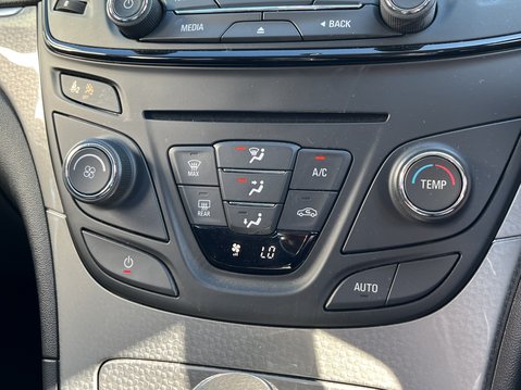 Vauxhall Insignia 1.6 CDTi Design Nav 5dr Auto 31