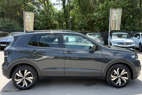Volkswagen T-Cross SE TSI DSG - ONE OWNER - APPLE CAR PLAY - PARKING SENSORS- FULL SERVICE HIS 6