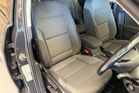 Volkswagen Golf 35.8kWh e-Golf Hatchback 5dr Electric Auto (136 ps) 33