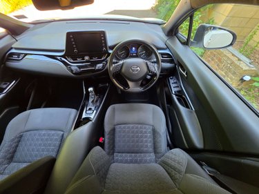 Toyota C-HR 1.8 C-HR Design HEV CVT 5dr 3