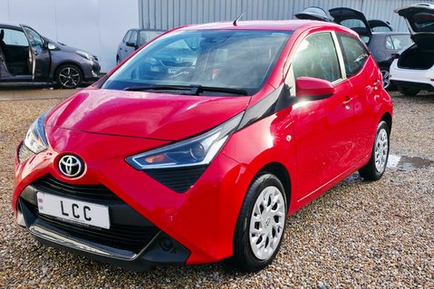 Toyota Aygo 1.0 VVT-I X-PLAY TSS LOOK! JUST 27000 MILES! LOW INSURANCE! 15