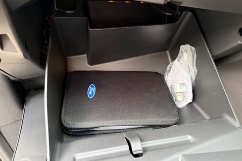 Ford Kuga ST-LINE AUTOMATIC -ONE OWNER- FORD SERVICE HISTORY - APPLE CARPLAY 47