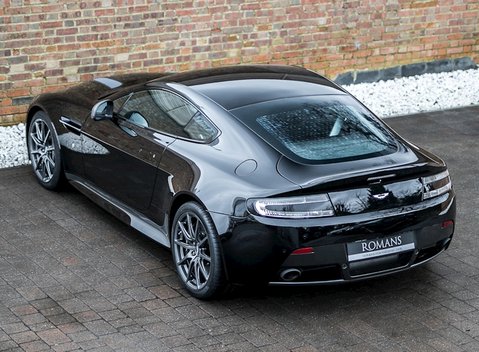 Aston Martin V12 Vantage S 9