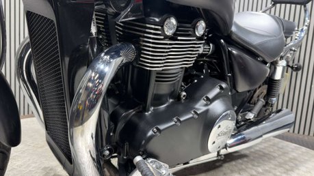 Triumph Thunderbird STORM 2012 21K LONG MOT BIG CC CRUISER TWIN 1700CC 37