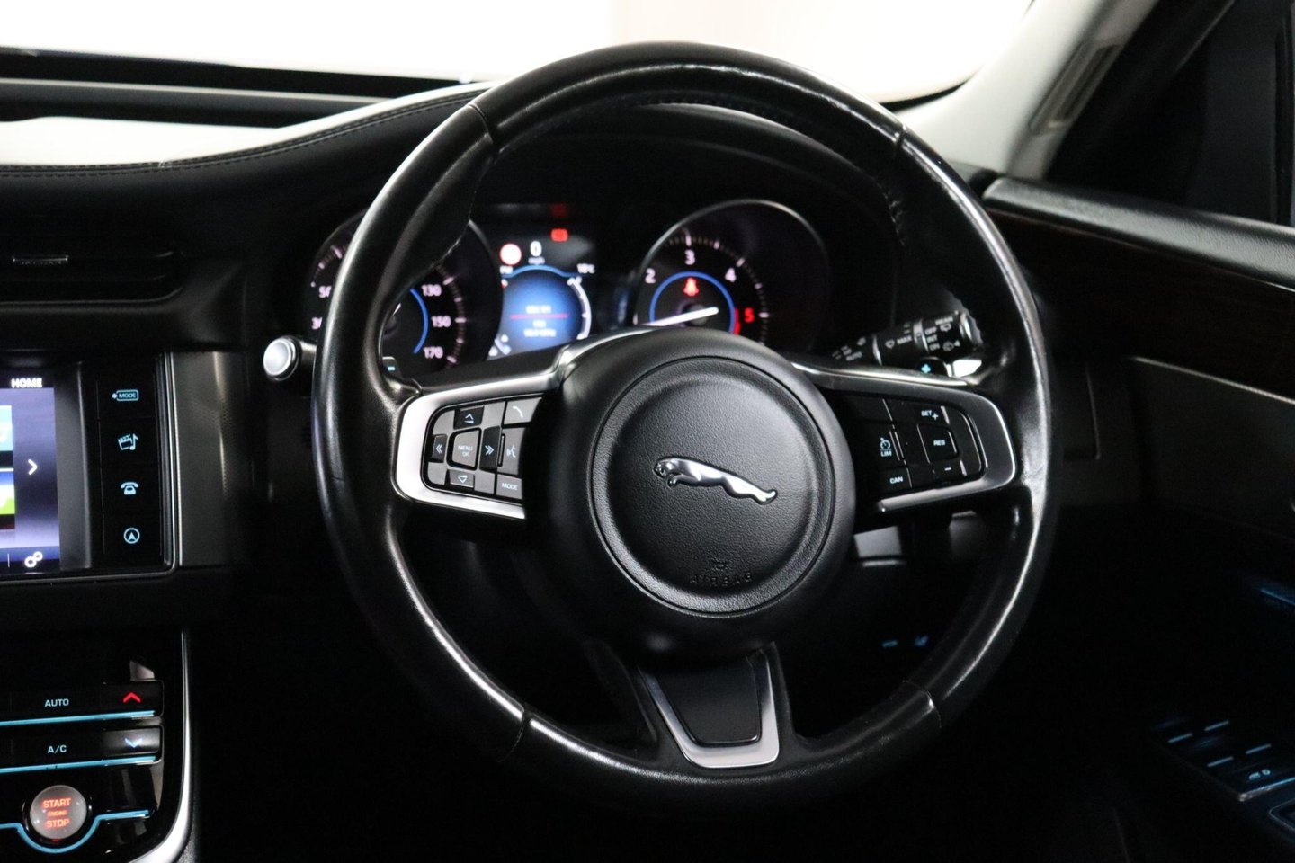 2018 Jaguar XF — image 45