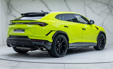 Lamborghini Urus PERFORMANTE 5