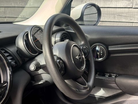 Mini Hatch 1.5 Cooper Classic 5dr 10