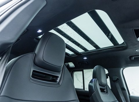 Land Rover Defender 110 OCTA Black 17
