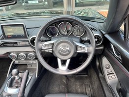 Mazda MX-5 SPORT NAV 19