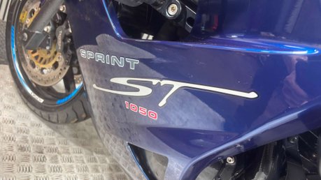 Triumph Sprint 2010 50K NEW MOT FULL LUGGAGE TOURER 1050CC COMMUTER 17