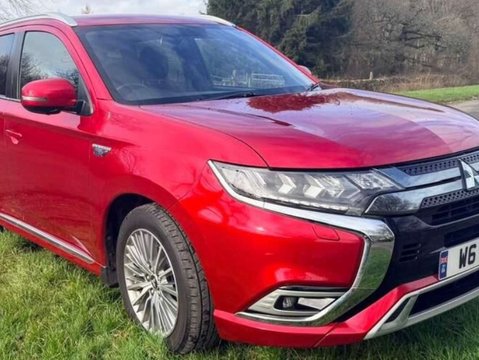 Mitsubishi Outlander 2.4 Outlander Exceed PHEV CVT 4WD 5dr 4