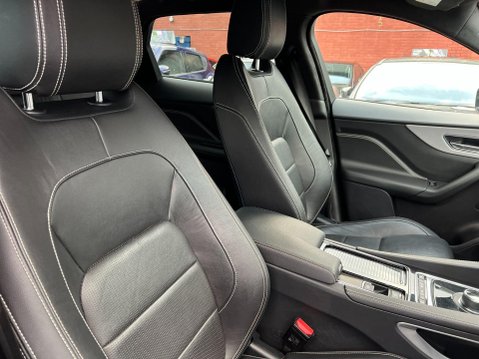 Jaguar F-Pace R-SPORT AWD 19