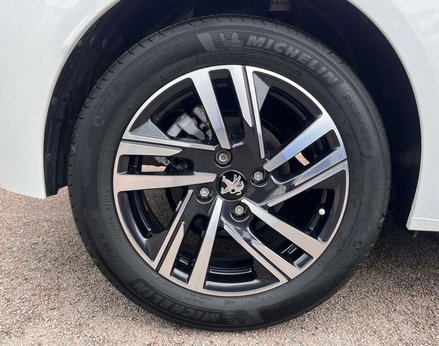 Peugeot 208 1.2 208 Allure Premium+ PureTech SS 5dr 14
