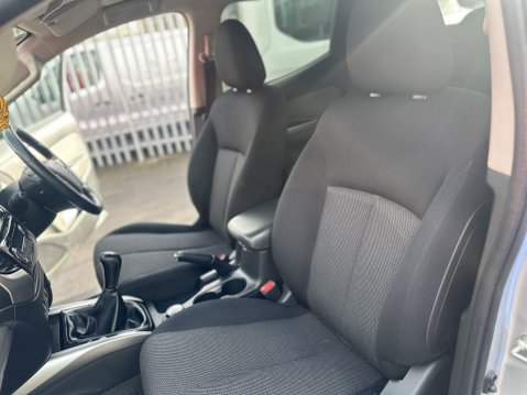 Mitsubishi L200 DI-D 4WD TITAN DCB "0 OWNERS" 18