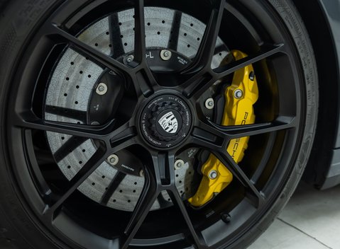 Porsche 911 GT3 TOURING (992) 30