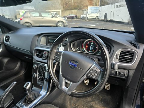 Volvo V40 D2 R-DESIGN 7