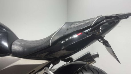 Kawasaki Z ZR750 2005 ONLY 20K NEW MOT SERVICED COMMUTER BIKE 750CC 38