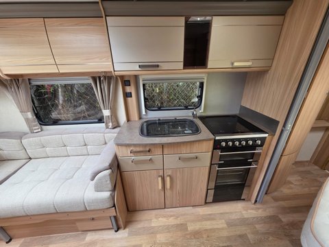 Coachman Pastiche 560/4 18