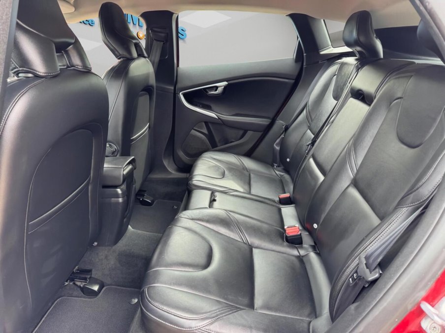 2015 Volvo V40 — image 39