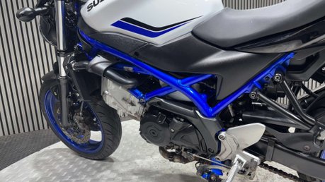 Suzuki SV650 2020 ONLY 8K SERVICED LONG MOT WARRANTY A2 NAKED BIKE 9