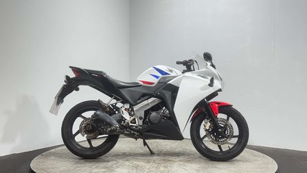 Honda CBR 2011 38K GOOD RUNNING PROJECT BIKE SPARES OR REPAIR 125CC SPORT