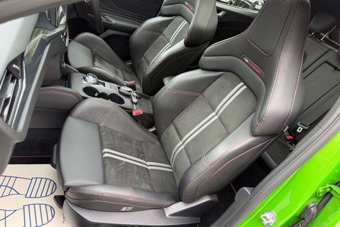 Ford Focus ST -PAN ROOF -PARKING/PERFORMANCE/ASSIST PACKS -HUD -B&O - MEAN GREEN 26