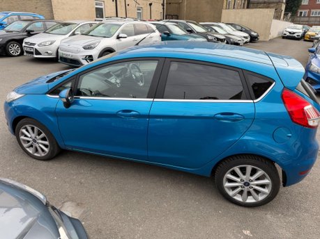 Ford Fiesta TITANIUM 12