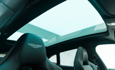 Aston Martin DBX 707 12