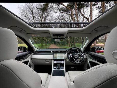 Jaguar F-Pace R-DYNAMIC BLACK 48