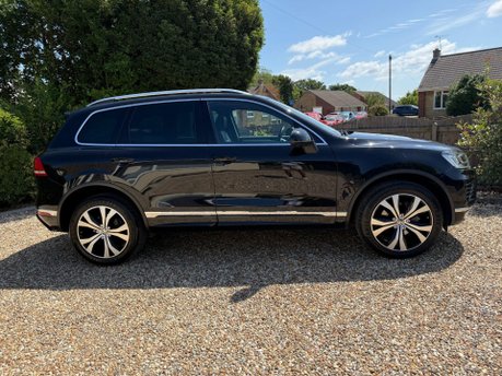 Volkswagen Touareg 3.0 TDI V6 BlueMotion Tech R-Line SUV 5dr Diesel Tiptronic 4WD Euro 6 (s/s) 6
