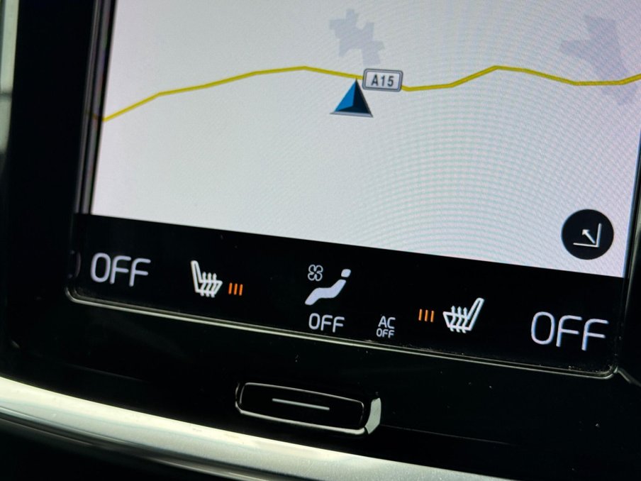 2021 Volvo V60 — image 17