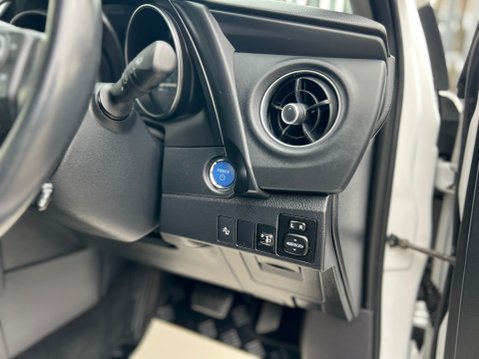 Toyota Auris VVT-I ICON TECH TOURING SPORTS 52