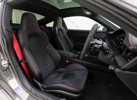 Porsche 911 Carrera GTS (992) 9