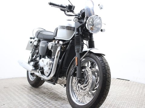 Triumph Bonneville T120 Diamond 3