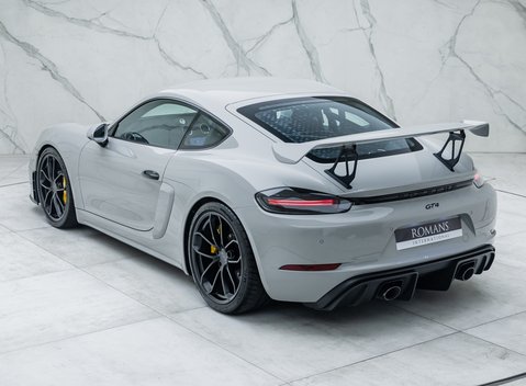 Porsche Cayman GT4 718 12
