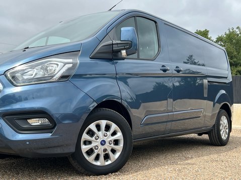 Ford Transit Custom 300 LIMITED P/V L2 H1 15