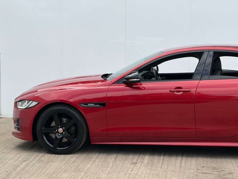Jaguar XE 2.0 XE R-Sport D Auto 4dr 40