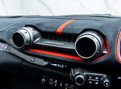 Ferrari 812 Competizione 19