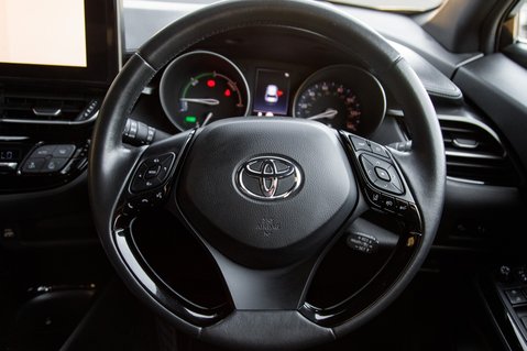 Toyota C-HR DESIGN 15