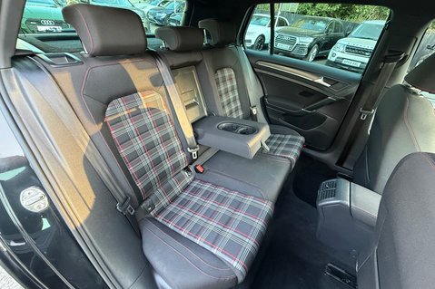 Volkswagen Golf GTI PERFORMANCE TSI DSG - PANORAMIC SUNROOF  31