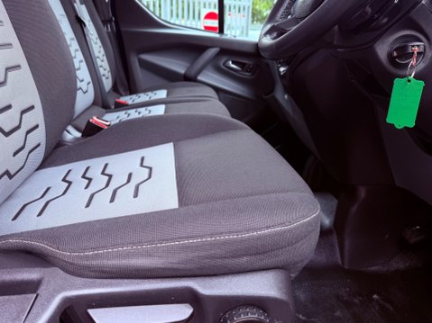 Ford Transit Custom 270 LIMITED LR P/V 29