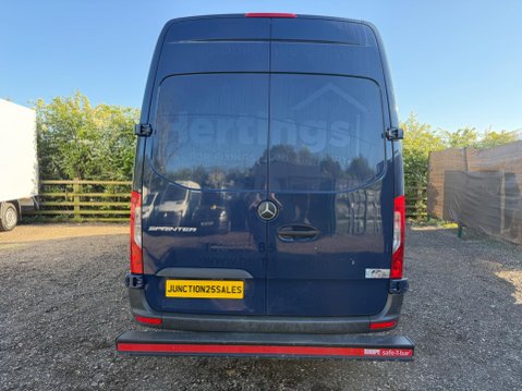 Mercedes-Benz Sprinter 2.0 315 CDI Progressive Panel Van 5dr Diesel Manual RWD L4 H2 Euro 6 (s/s) 8