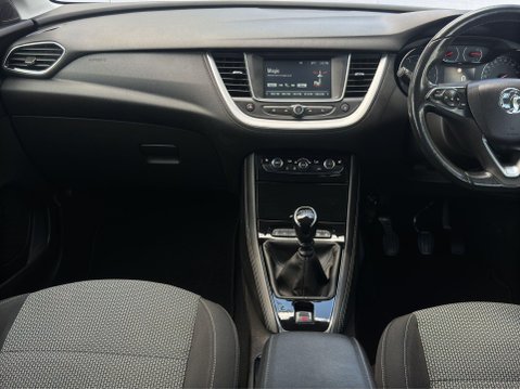 Vauxhall Grandland X 1.2 Turbo SE Premium Euro 6 (s/s) 5dr 28